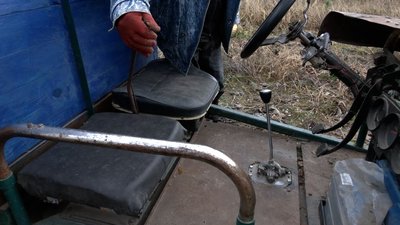 "Не думала, що воно поїде": на Новгород-Сіверщині чоловік зібрав автомобіль з металолому "Не думала, що воно поїде": на Новгород-Сіверщині чоловік зібрав автомобіль з металолому