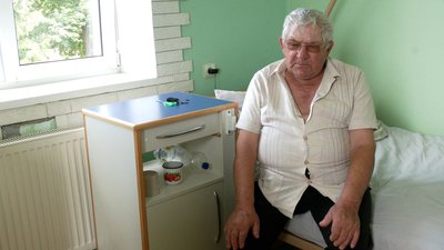 "Тут — люди, яким немає куди повертатися". Як живе будинок милосердя на Прикарпатті, що прихищає вимушених переселенців "Тут — люди, яким немає куди повертатися". Як живе будинок милосердя на Прикарпатті, що прихищає вимушених переселенців