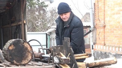 Зробив сам: за день житель Бердичівської громади сконструював генератор, за тиждень – пересувний дровокол Зробив сам: за день житель Бердичівської громади сконструював генератор, за тиждень – пересувний дровокол