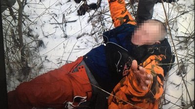 70-річного закарпатця, який впав у річку, врятували правоохоронці
