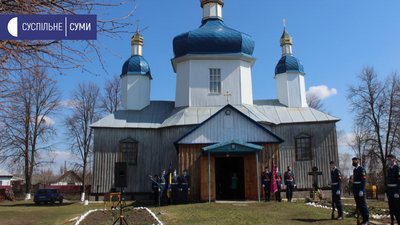На Сумщині прощались з військовим, який загинув боронячи східний кордон України На Сумщині прощались з військовим, який загинув боронячи східний кордон України