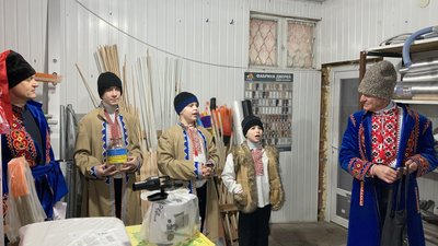 Голова Близнюківської громади посівав, щоб зібрати гроші на квадрокоптер для 92-ї бригади