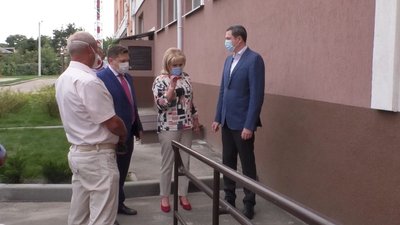 Нерівний пандус та відсутні жалюзі: міністр Чернишов проінспектував прилуцьку гімназію №1