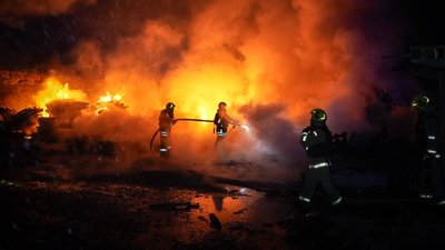 В Одесі пролунали вибухи: є влучання в будинок В Одесі пролунали вибухи: є влучання в будинок