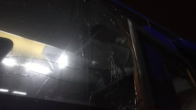 Вдруге за день: невідомі розбили лобове скло автобусу «Автолюкса» Вдруге за день: невідомі розбили лобове скло автобусу «Автолюкса»
