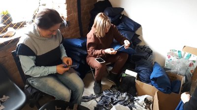 Більше 100 маскувальних сіток для військових власноруч сплели бердичівські волонтери
