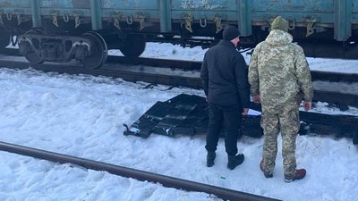 Шість тисяч пачок цигарок виявили у залізничному вагоні на Волині