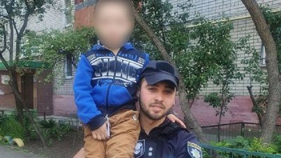 Пішов гуляти і загубився: патрульні Дніпра повернули батькам 5-річного сина