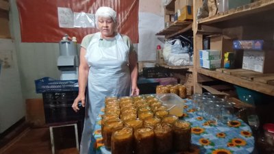 Вареники, консерви та цигарки-самокрутки: у Тернополі волонтери "Бункер С" щодня допомагають бійцям Вареники, консерви та цигарки-самокрутки: у Тернополі волонтери "Бункер С" щодня допомагають бійцям