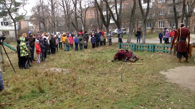 У Житомирі відбувся вуличний проєкт "Козацькі читання та розваги"