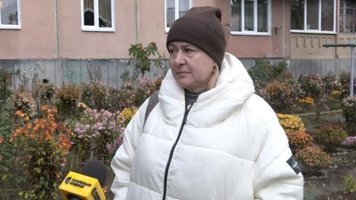 "Виглянув з вікна, і ніякої терапії не треба": на подвір'ї луцької багатоповерхівки у грудні квітнуть рослини "Виглянув з вікна, і ніякої терапії не треба": на подвір'ї луцької багатоповерхівки у грудні квітнуть рослини