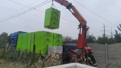 На Львівщині чоловіка вдарило струмом, коли розвантажував авто