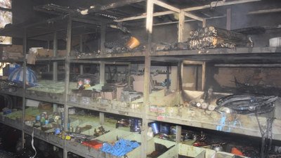 У Миколаєві сталася пожежа в тролейбусному депо. Горів ремонтний цех