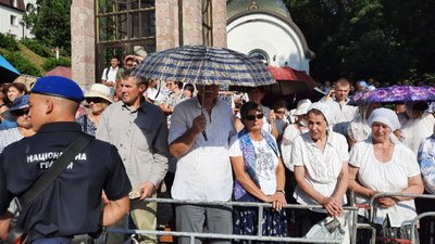 Блаженніший Святослав разом із вірянами молиться на прощі у Зарваниці за Україну Блаженніший Святослав разом із вірянами молиться на прощі у Зарваниці за Україну