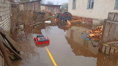 Наслідки негоди на Житомирщині: рятувальники прибрали дев’ять аварійних дерев та відкачали 400 кубометрів води