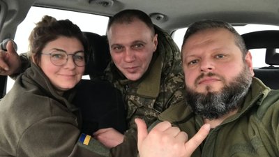 Познайомилися та одружилися під час війни: історія кохання військових капеланів Познайомилися та одружилися під час війни: історія кохання військових капеланів