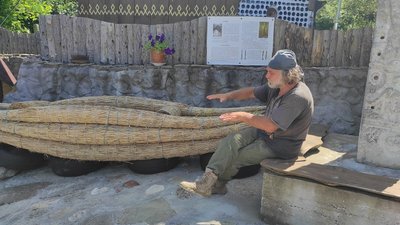 Мандрівник Борис Гора зберігає вдома єдиний на Тернопільщині човен з очерету Мандрівник Борис Гора зберігає вдома єдиний на Тернопільщині човен з очерету