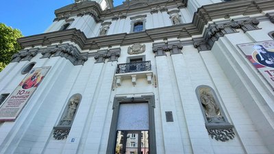 Двері Тернопільського архикатедрального собору відправили на реставрацію