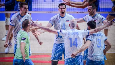 Збірна Словенії з волейболу після виграного сету в матчі з Італією в Лізі націй