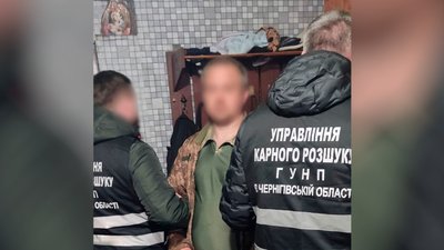 Загорнули труп у килим: на Чернігівщині правоохоронці встановили осіб ймовірно причетних до вбивства 45-річного чоловіка