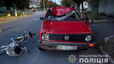 На Полтавщині легковик збив велосипедиста: чоловік помер дорогою до лікарні На Полтавщині легковик збив велосипедиста: чоловік помер дорогою до лікарні