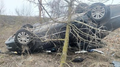 На Черкащині автівки злетіли в кювет, пасажирку ушпиталили