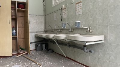 У Чугуєві росіяни розбили школу 1 У Чугуєві росіяни розбили школу 1