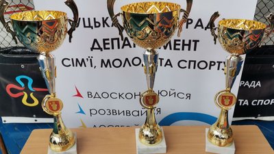 У Луцьку зібралися спортсмени, які борються за першість з вільної боротьби