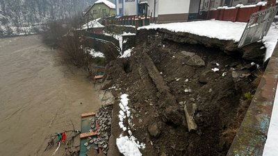 Рясні дощі на Закарпатті призвели до підняття рівня води у річках. Що відомо Рясні дощі на Закарпатті призвели до підняття рівня води у річках. Що відомо