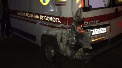 В Одесі автівка зіткнулась зі "швидкою"