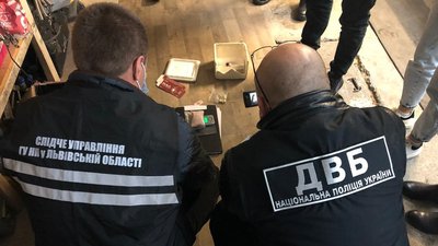 На Львівщині викрили банду наркоторговців до якої входили експравоохоронці та військові