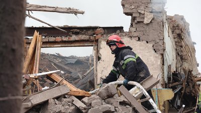 Внаслідок обстрілів РФ на Харківщині горіла адмінбудівля та екосистема — ДСНС