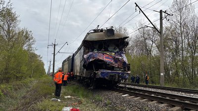 Понівечений поїзд внаслідок ДТП на Львівщині 1 травня