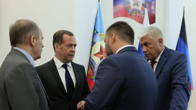 Медведєв запропонував Україні капітулювати, щоб бути з електрикою. В ОПУ відповіли