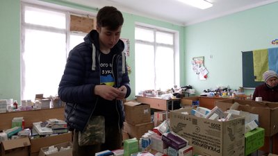 Парамедик у 16: як чернігівець Дмитро Іванов рятував людей під час авіанальоту Парамедик у 16: як чернігівець Дмитро Іванов рятував людей під час авіанальоту