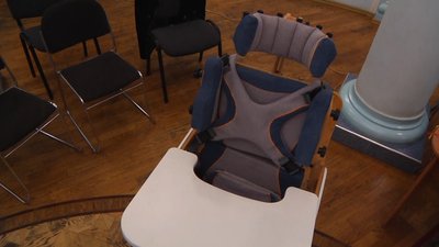 Крісло-вертикалізатор, розроблене та виготовлене у Житомирі, удосконалять Крісло-вертикалізатор, розроблене та виготовлене у Житомирі, удосконалять