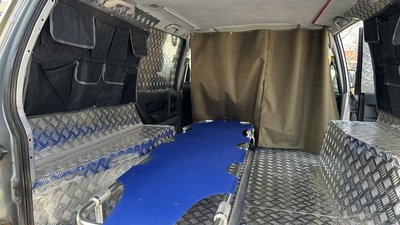 Миколаївські волонтери переробляють автомобілі для евакуації бійців з лінії фронту Миколаївські волонтери переробляють автомобілі для евакуації бійців з лінії фронту
