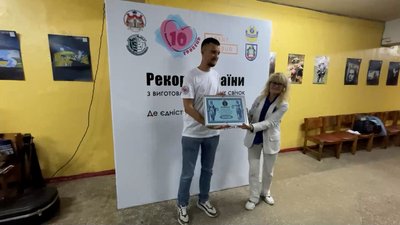 7,5 тисяч окопних свічок за 12 годин: у Прилуках на Чернігівщині встановили рекорд 7,5 тисяч окопних свічок за 12 годин: у Прилуках на Чернігівщині встановили рекорд