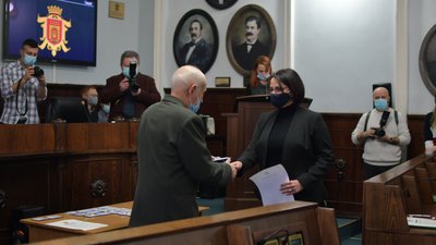 У Чернівцях проводять першу сесію нового скликання депутатів. Текстовий онлайн У Чернівцях проводять першу сесію нового скликання депутатів. Текстовий онлайн