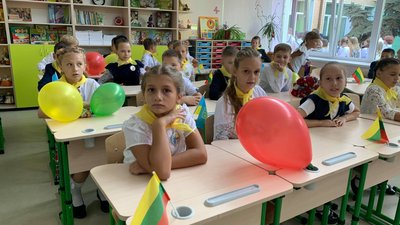 Школа розрахована на вісімсот учнів, наразі у ній навчається близько 529 дітей. Школа розрахована на вісімсот учнів, наразі у ній навчається близько 529 дітей.