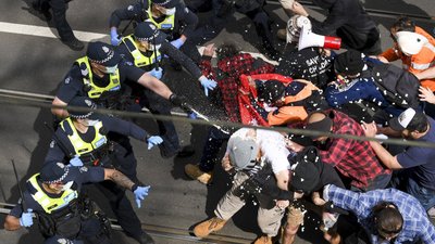 Австралійська поліція затримала майже 270 протестувальників проти локдауну Австралійська поліція затримала майже 270 протестувальників проти локдауну