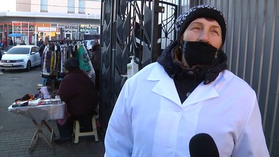 На житомирському Житньому ринку посилили карантинні обмеження На житомирському Житньому ринку посилили карантинні обмеження
