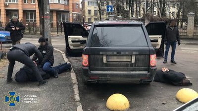 60 тис. доларів за повернення полонених бійців: у Києві СБУ затримала двох учасників "схеми"