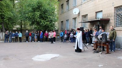 20 призовників з Малої Виски відправили на службу до армії 20 призовників з Малої Виски відправили на службу до армії