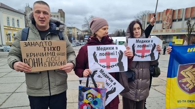 "Полон вбиває!": у Житомирі відбулася акція на підтримку полонених і зниклих безвісти "Полон вбиває!": у Житомирі відбулася акція на підтримку полонених і зниклих безвісти