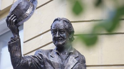 До 80-річчя Богдана Ступки у Києві відкрили горельєф