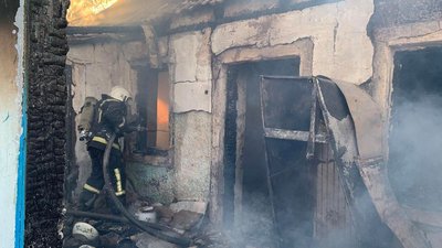 За добу рятувальники загасили 11 пожеж у Миколаївській області. Одна з них виникла через обстріли