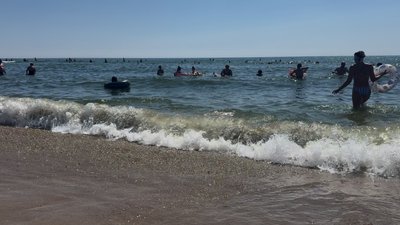 "Люди знехтували своїм здоровʼям та життям": голова Кароліно-Бугазької громади про вибухи на пляжі "Люди знехтували своїм здоровʼям та життям": голова Кароліно-Бугазької громади про вибухи на пляжі