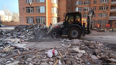 В Одесі у багатоповерхівці прибирають наслідки від атаки РФ