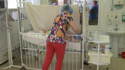 В лікарні Дніпра прооперували дворічного хлопчика, який отримав опіки 15% тіла, облившись окропом